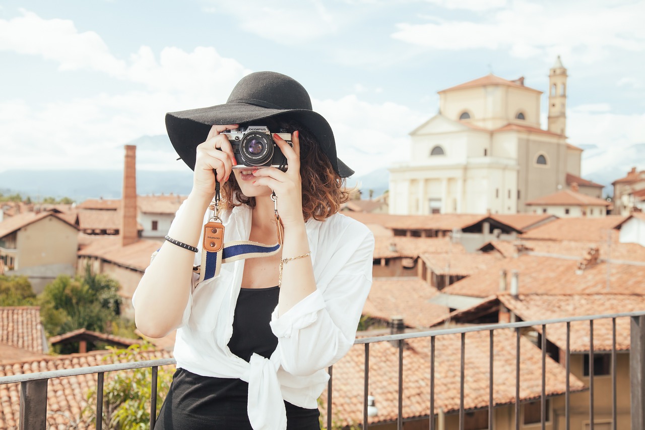 How to Create Beautiful Travel Photos with Natural Backdrops